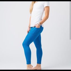 Blue pocket Zyia light n tight leggings